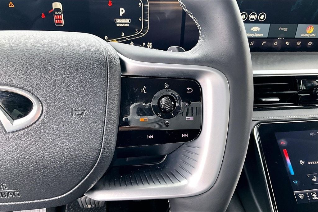 2025 INFINITI QX80 PURE