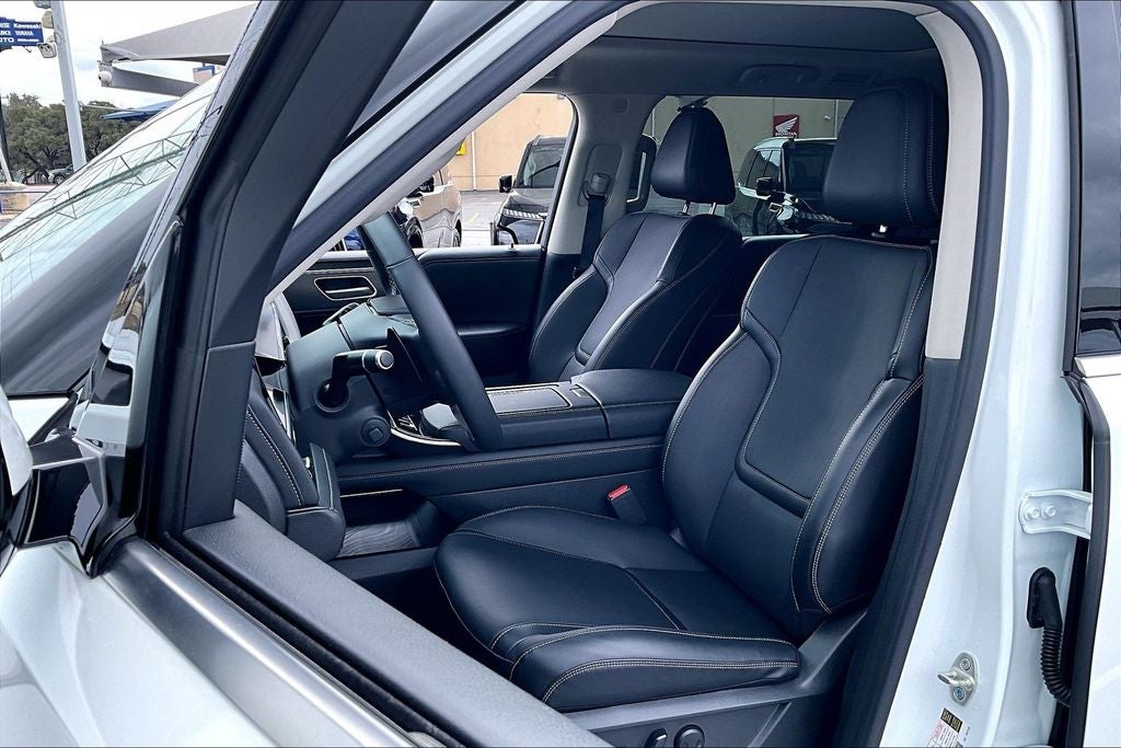 2025 INFINITI QX80 PURE