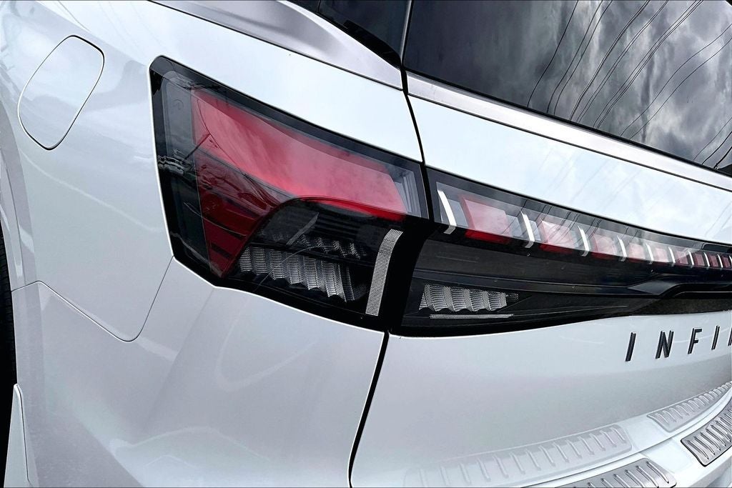 2025 INFINITI QX80 PURE