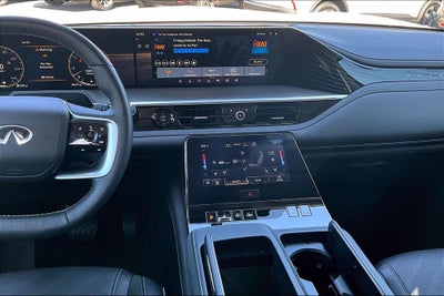 2025 INFINITI QX80 LUXE