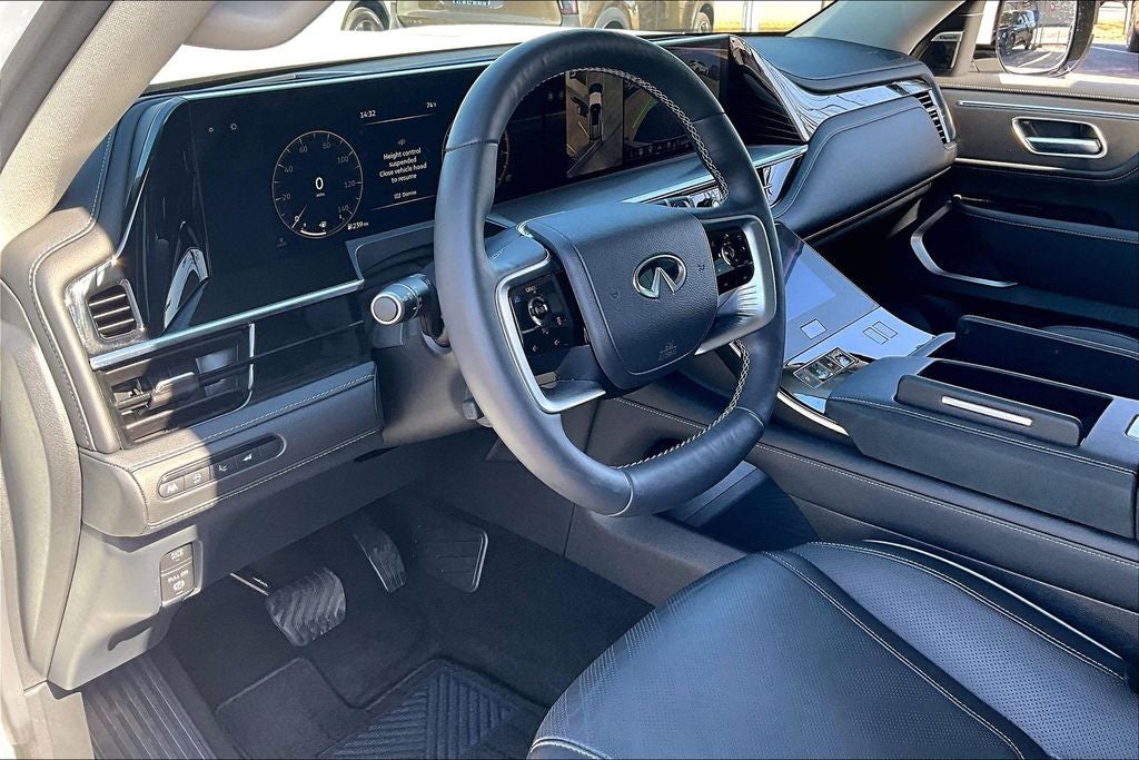 2025 INFINITI QX80 LUXE