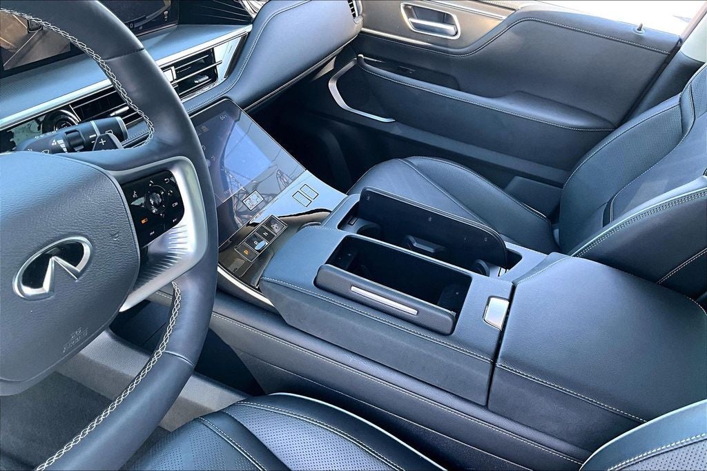 2025 INFINITI QX80 LUXE