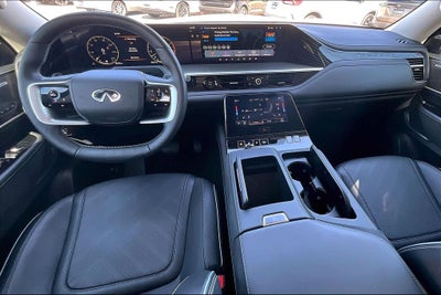 2025 INFINITI QX80 LUXE