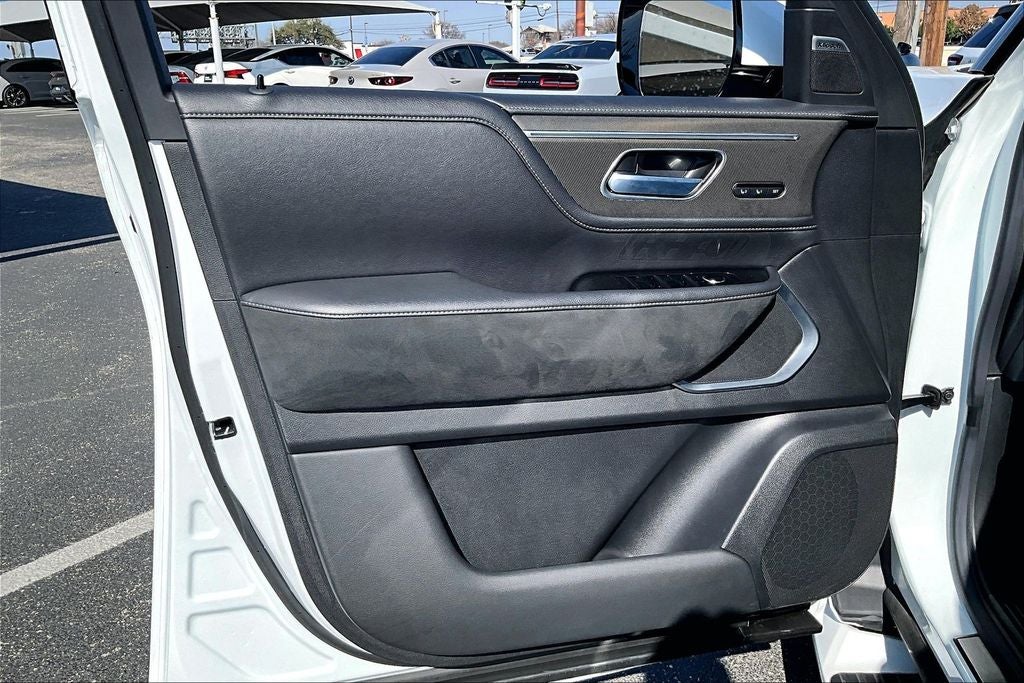 2025 INFINITI QX80 LUXE