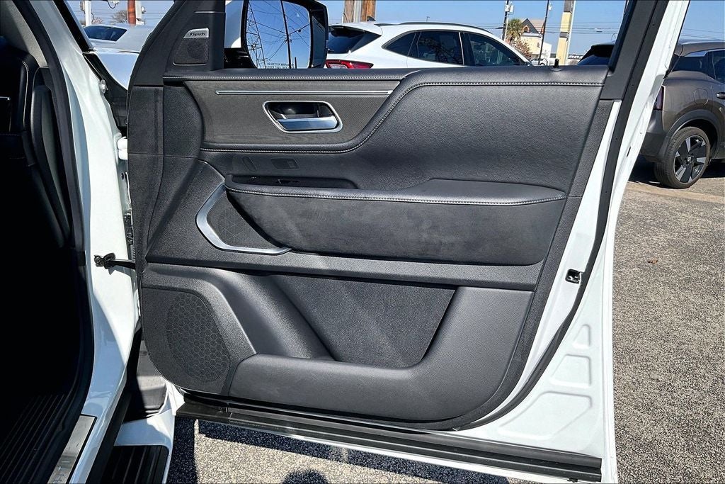 2025 INFINITI QX80 LUXE