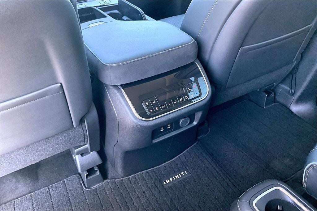 2025 INFINITI QX80 LUXE