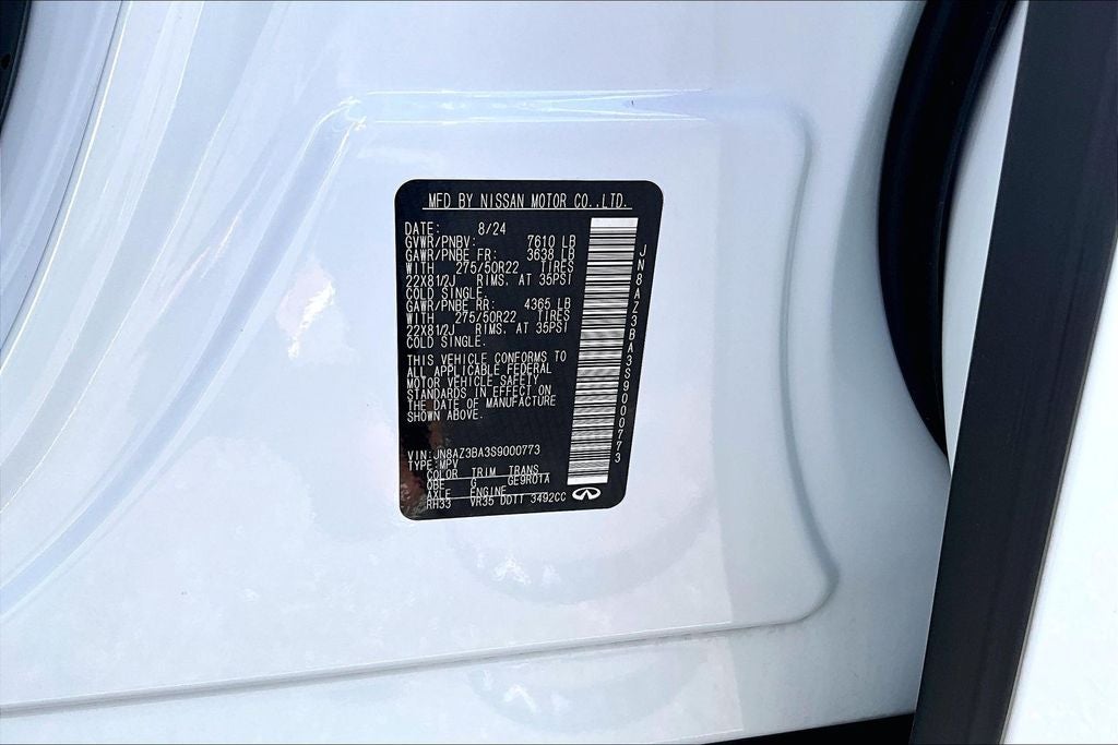 2025 INFINITI QX80 LUXE