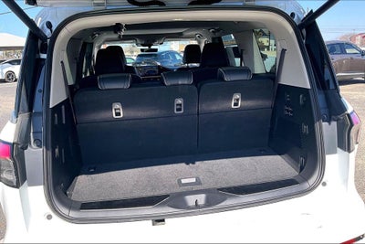 2025 INFINITI QX80 LUXE