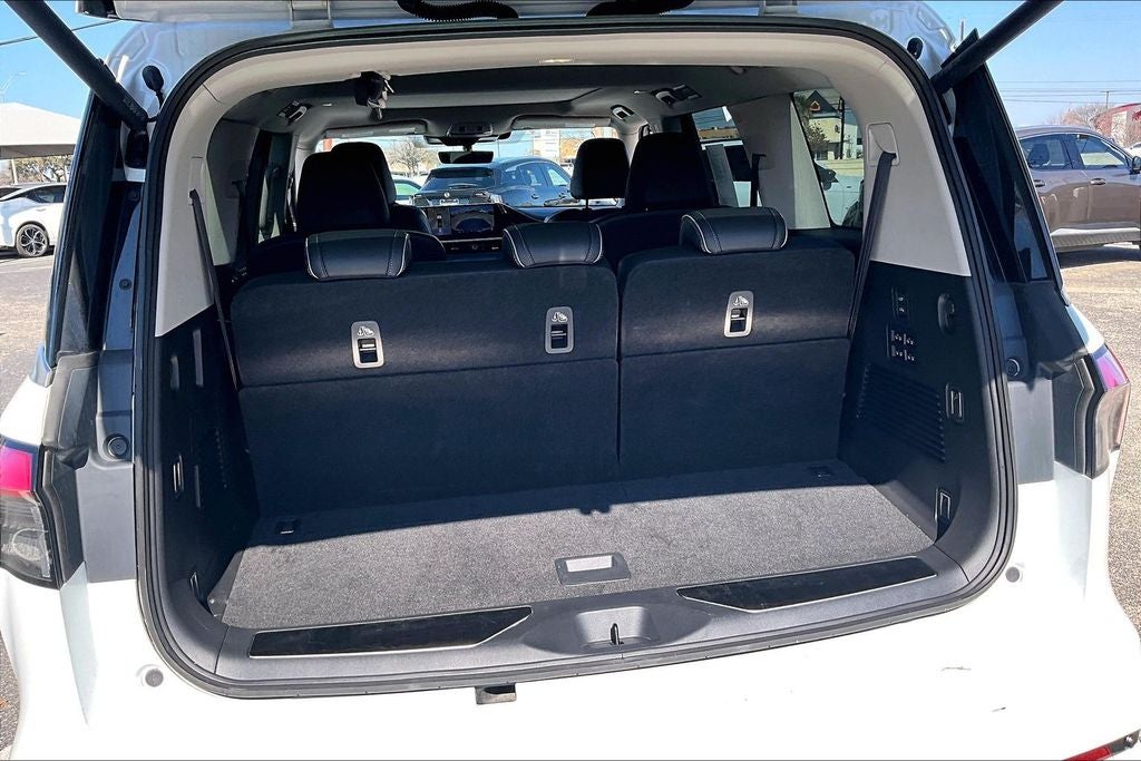 2025 INFINITI QX80 LUXE