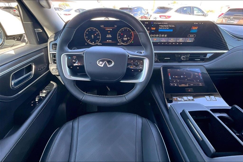 2025 INFINITI QX80 LUXE