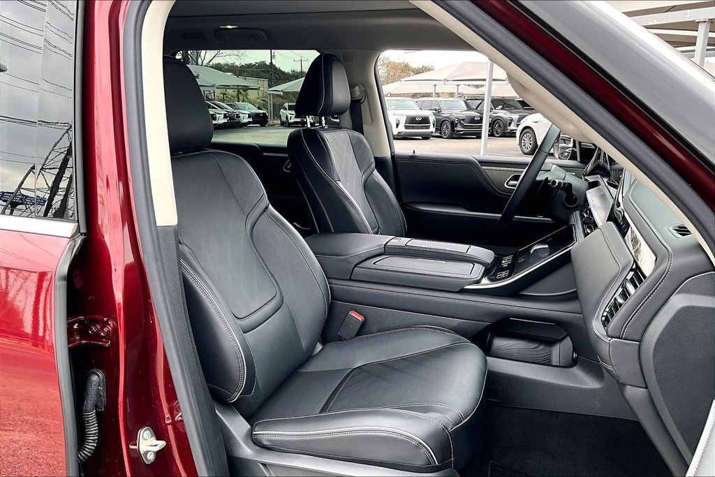 2025 INFINITI QX80 LUXE