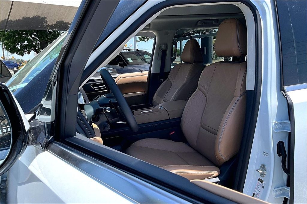 2027 INFINITI QX80 LUXE