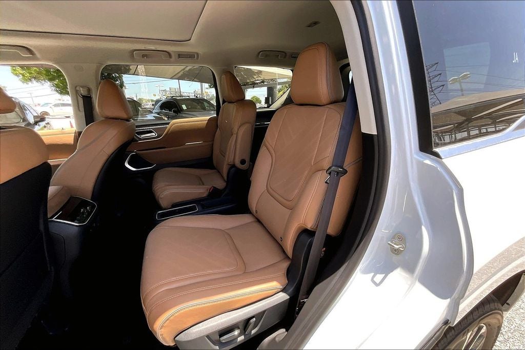 2027 INFINITI QX80 LUXE