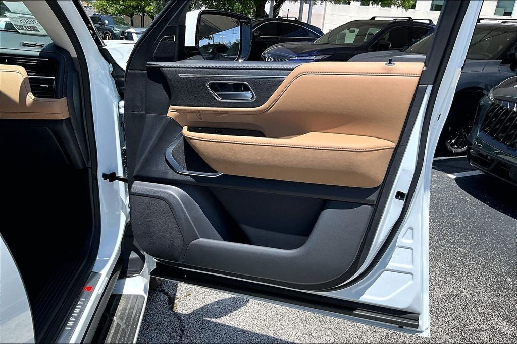 2027 INFINITI QX80 LUXE