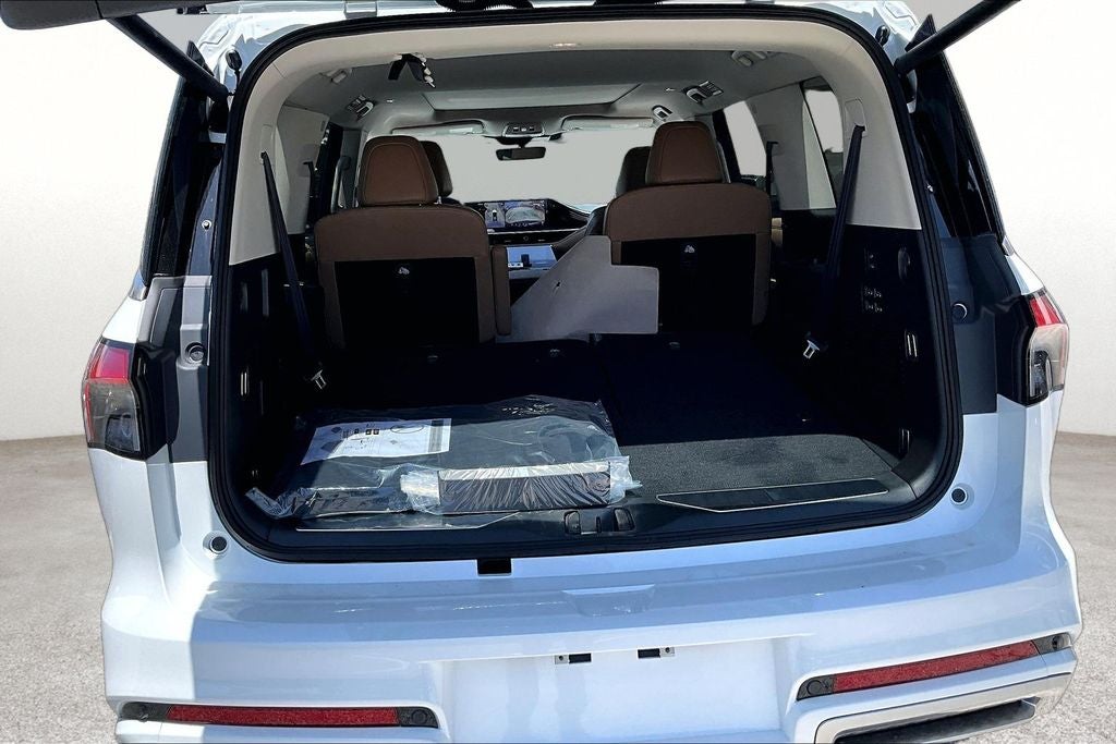 2027 INFINITI QX80 LUXE