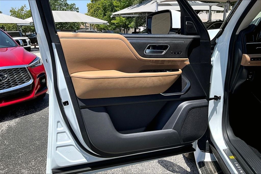 2027 INFINITI QX80 LUXE