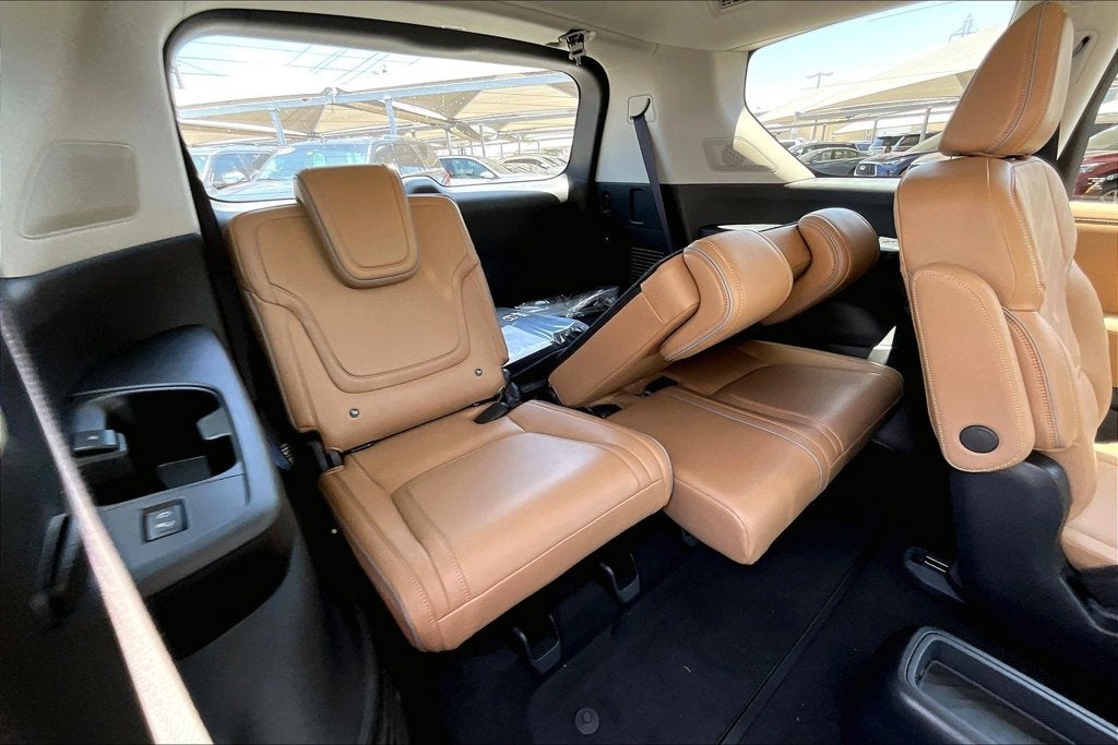 2027 INFINITI QX80 LUXE