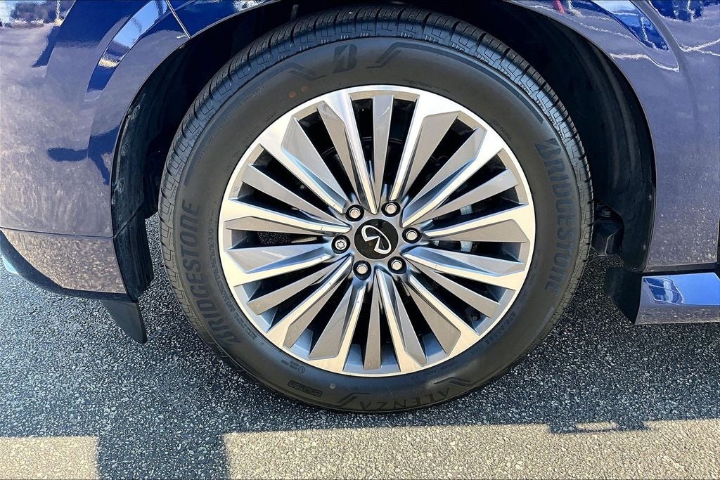 2025 INFINITI QX80 LUXE