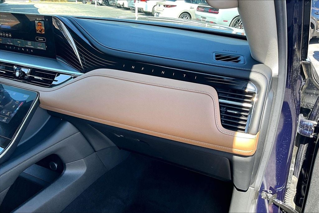 2025 INFINITI QX80 LUXE