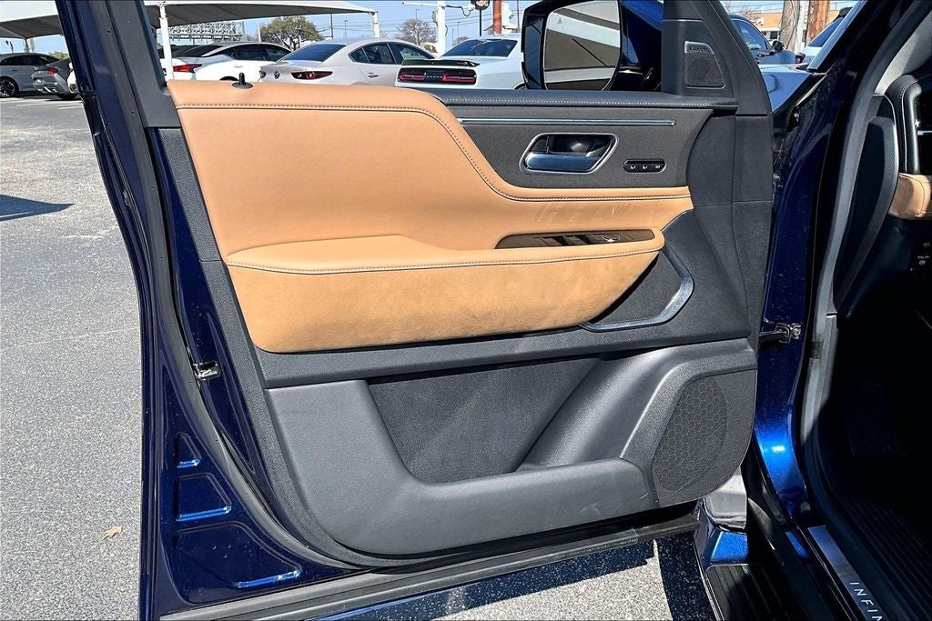 2025 INFINITI QX80 LUXE