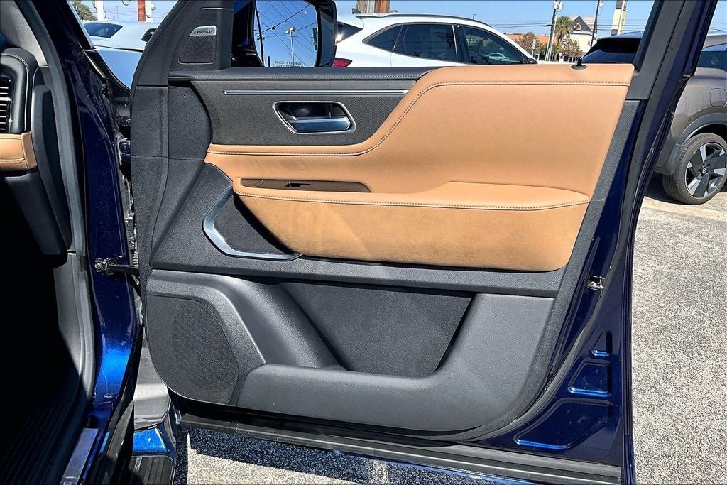 2025 INFINITI QX80 LUXE