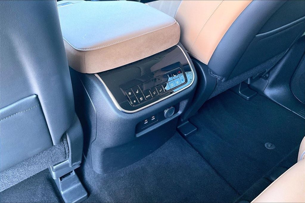 2025 INFINITI QX80 LUXE