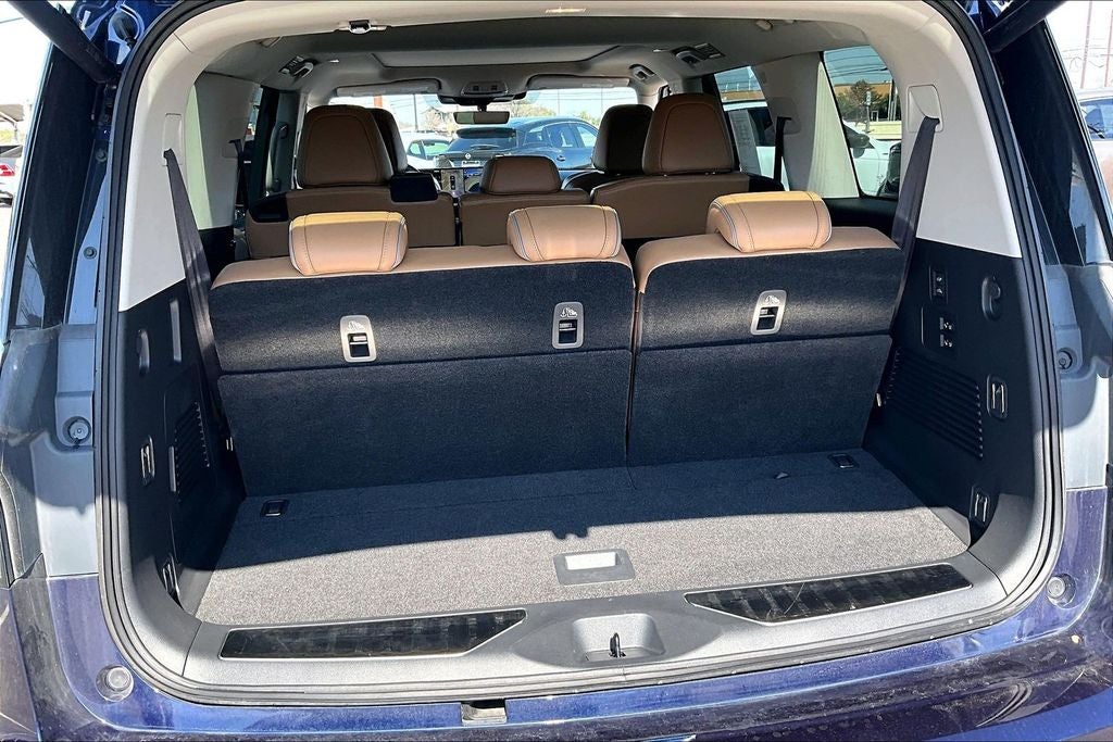 2025 INFINITI QX80 LUXE