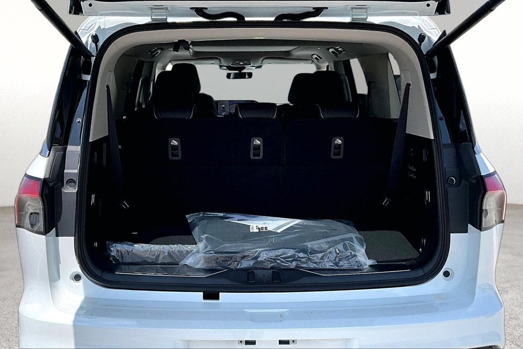 2027 INFINITI QX80 LUXE