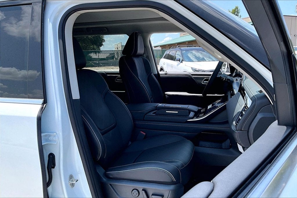 2027 INFINITI QX80 LUXE