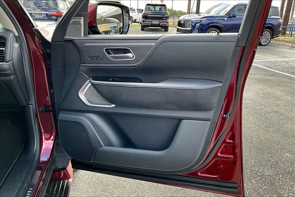 2025 INFINITI QX80 SENSORY