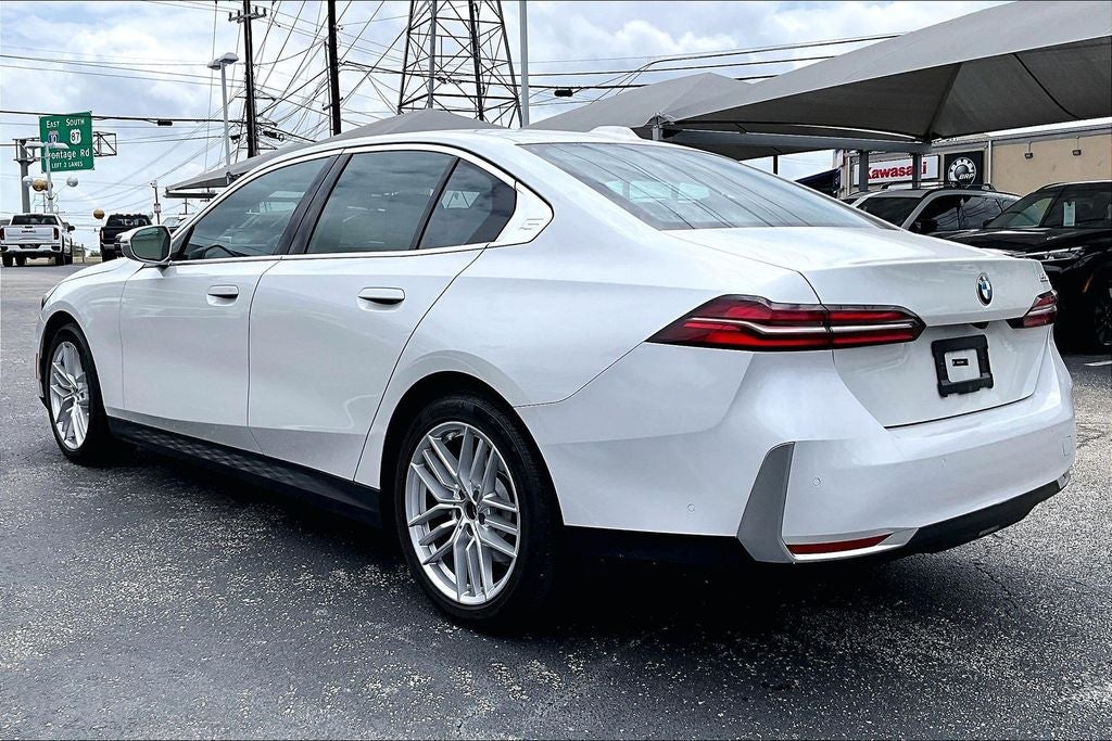 2025 BMW 5 Series 530i