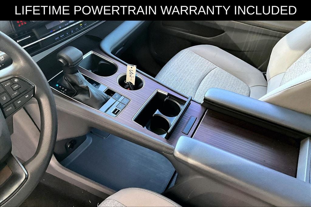 2022 Toyota Sienna LE 8 Passenger