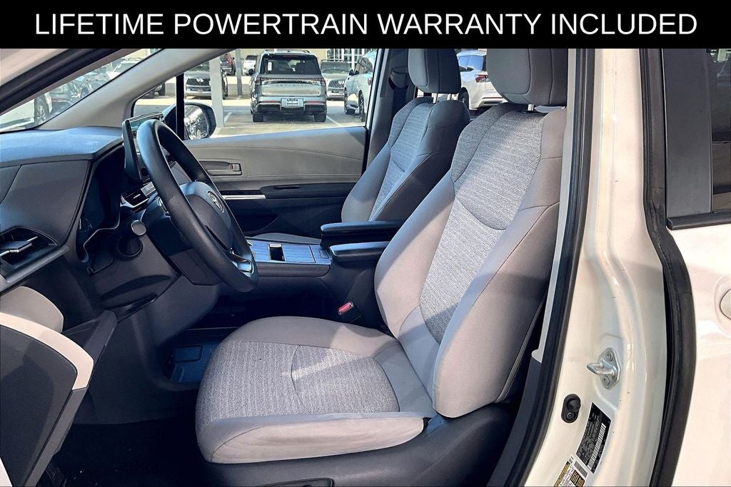 2022 Toyota Sienna LE 8 Passenger