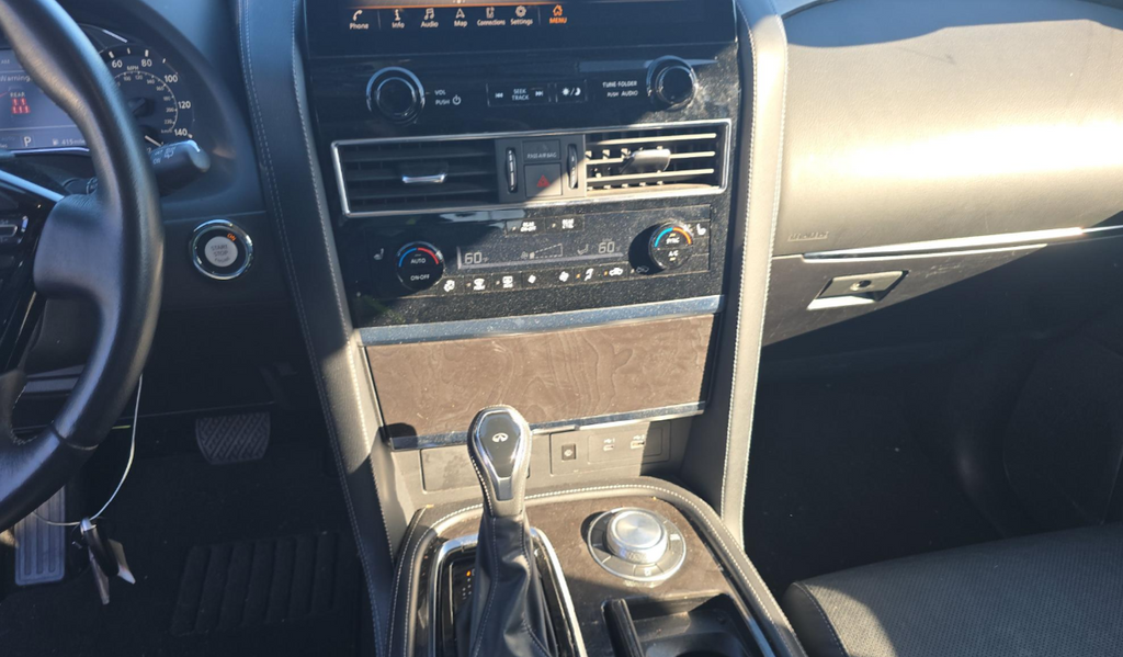 2024 INFINITI QX80 LUXE