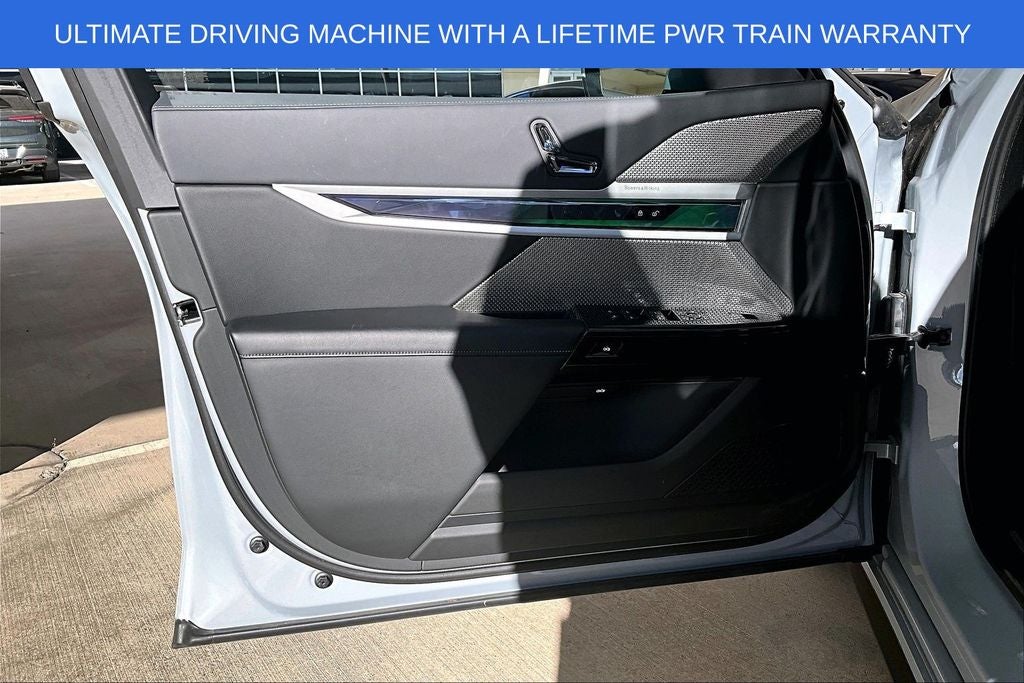 2025 BMW 7 Series 740i