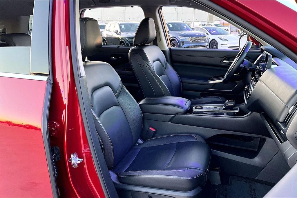 2022 Nissan Pathfinder SL