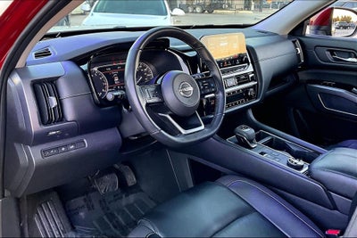 2022 Nissan Pathfinder SL