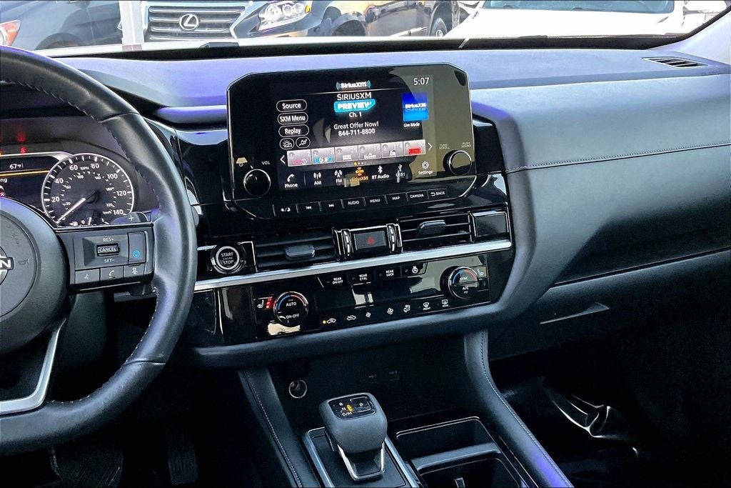 2022 Nissan Pathfinder SL