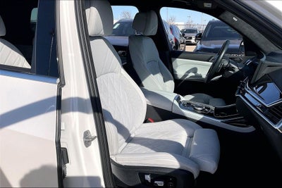 2023 BMW X7 xDrive40i