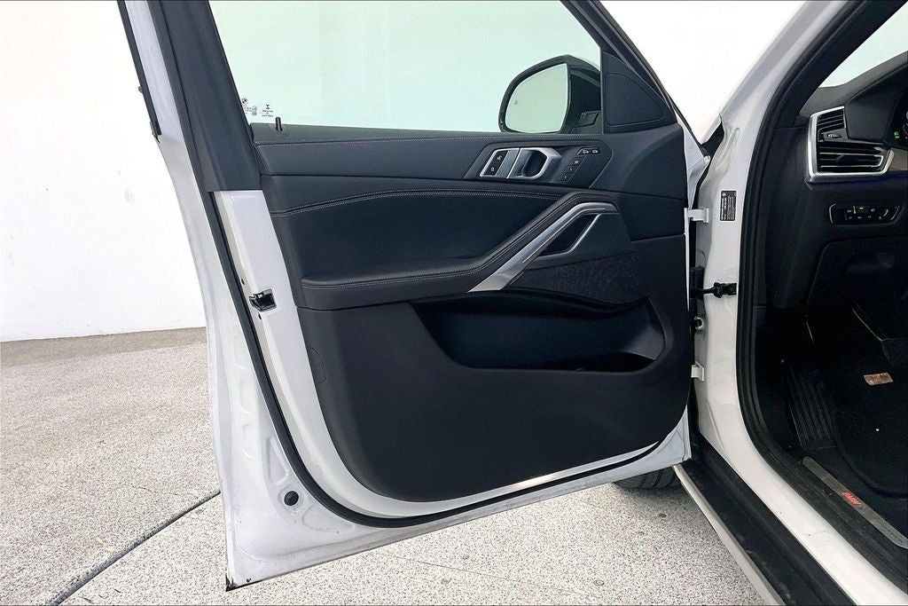 2023 BMW X6 xDrive40i