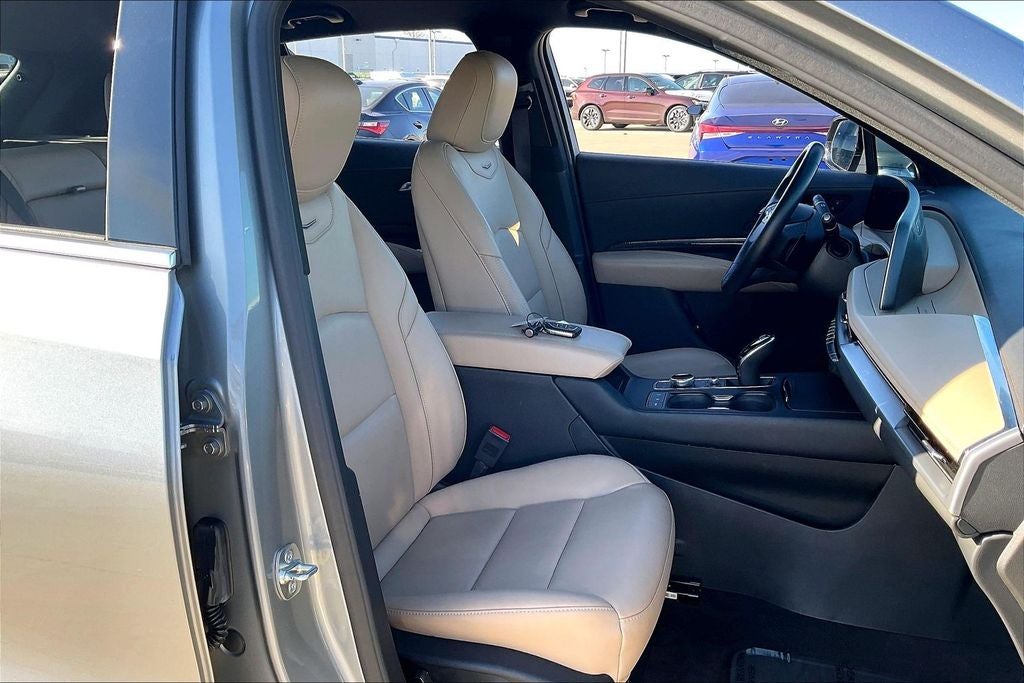 2025 Cadillac XT4 Premium Luxury