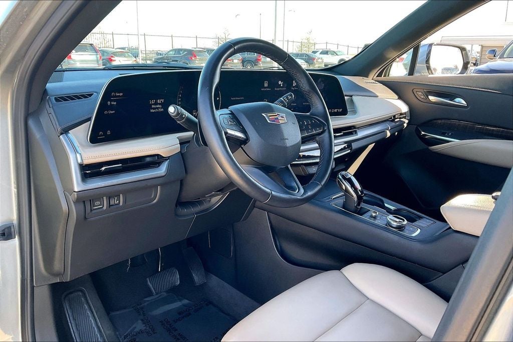 2025 Cadillac XT4 Premium Luxury