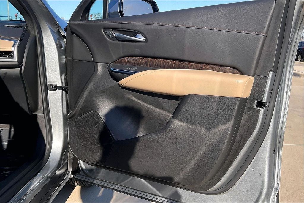 2025 Cadillac XT4 Premium Luxury