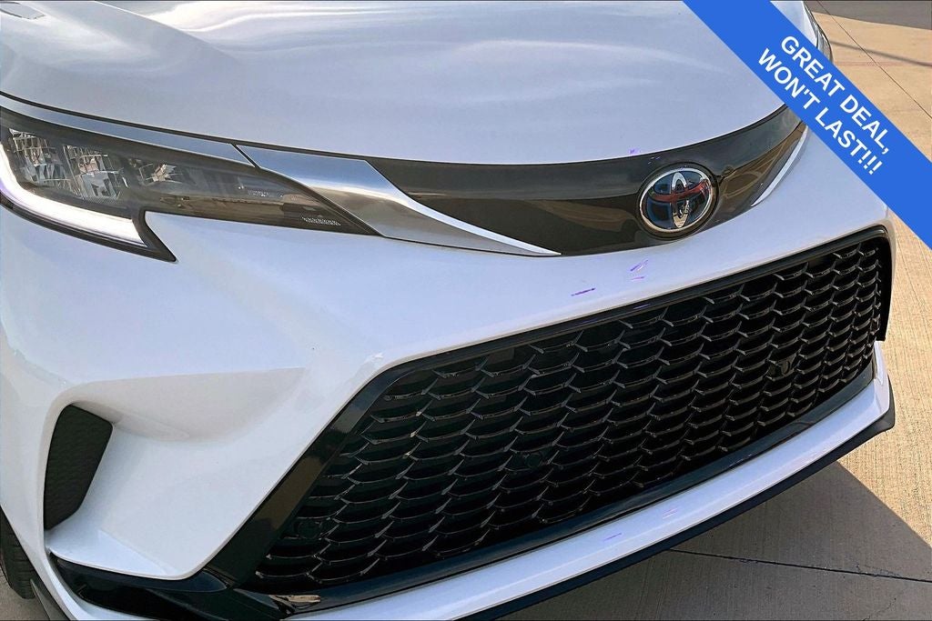 2024 Toyota Sienna XSE 8 Passenger