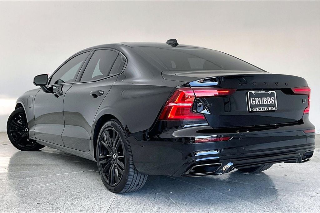 2022 Volvo S60 Recharge Plug-In Hybrid T8 Black Edition R-Design Extended Range