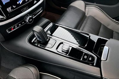 2022 Volvo S60 Recharge Plug-In Hybrid T8 Black Edition R-Design Extended Range