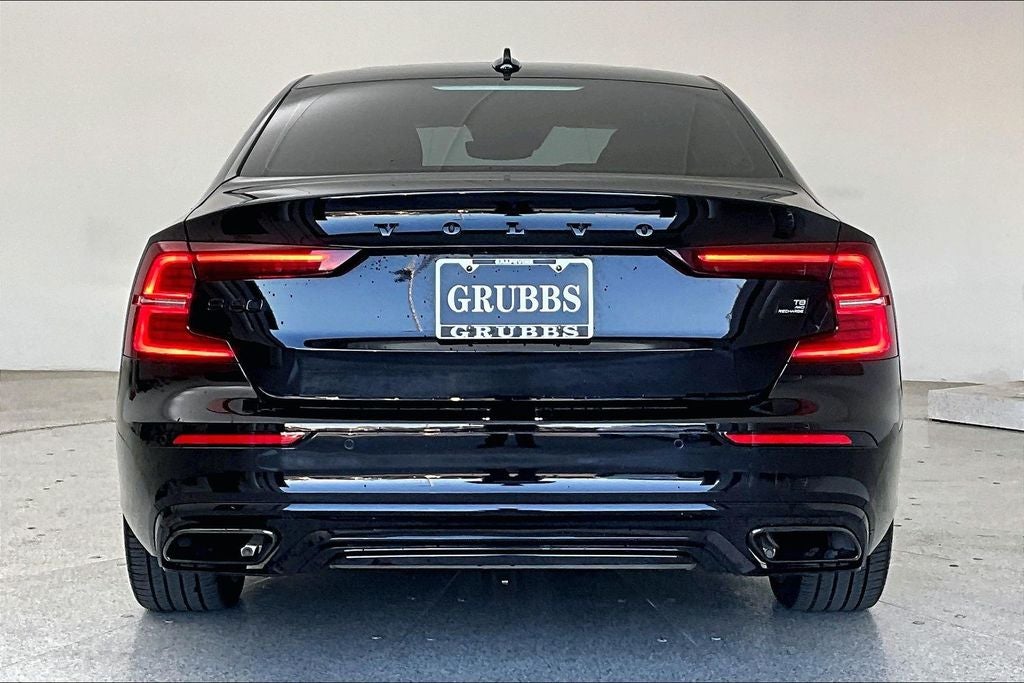 2022 Volvo S60 Recharge Plug-In Hybrid T8 Black Edition R-Design Extended Range