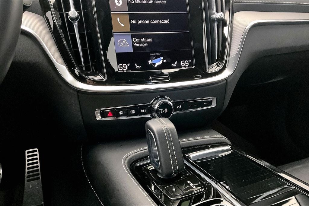 2022 Volvo S60 Recharge Plug-In Hybrid T8 Black Edition R-Design Extended Range