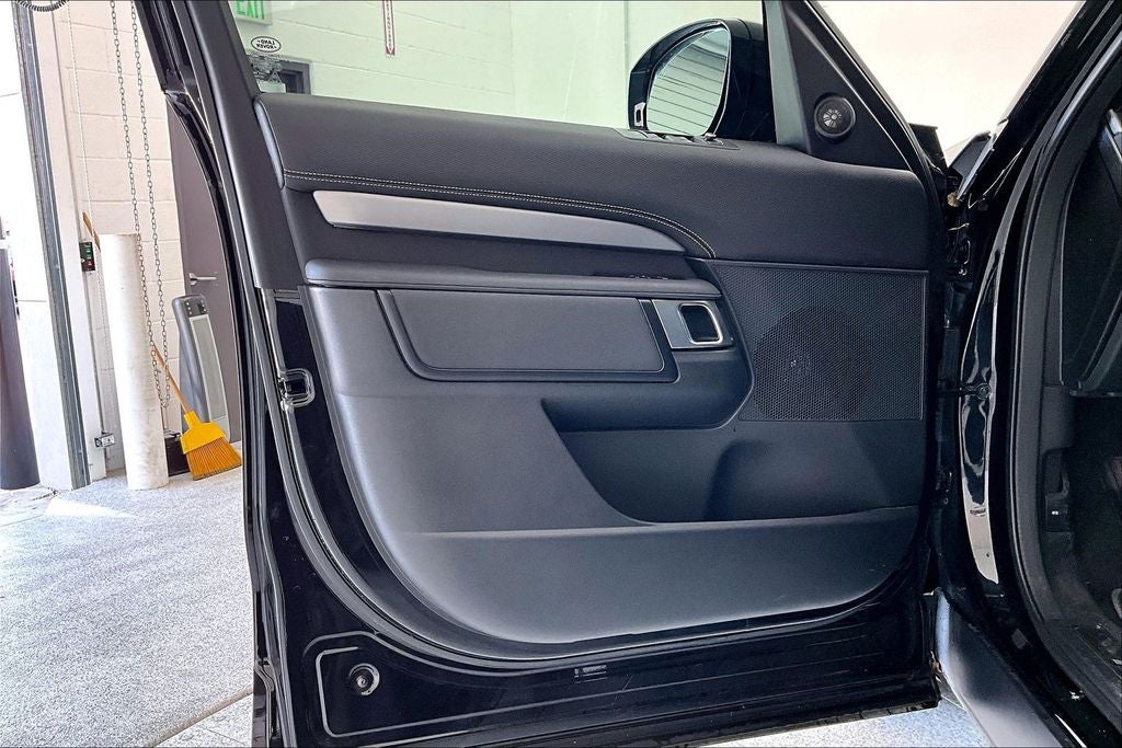 2022 Land Rover Discovery S R-Dynamic