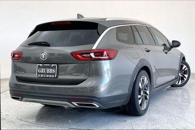 2018 Buick Regal TourX Essence